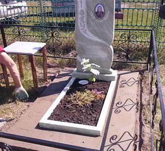 Уход за мраморными памятниками на кладбище: чем мыть и чем обработать?